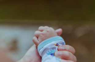 5 Ways to Navigate Postpartum Parenting 2
