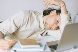 11 Common Signs of Burnout to Watch For 2